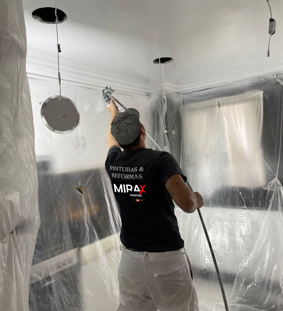 Pared pintada con pistola Airless por MIRAX Painting en Vigo