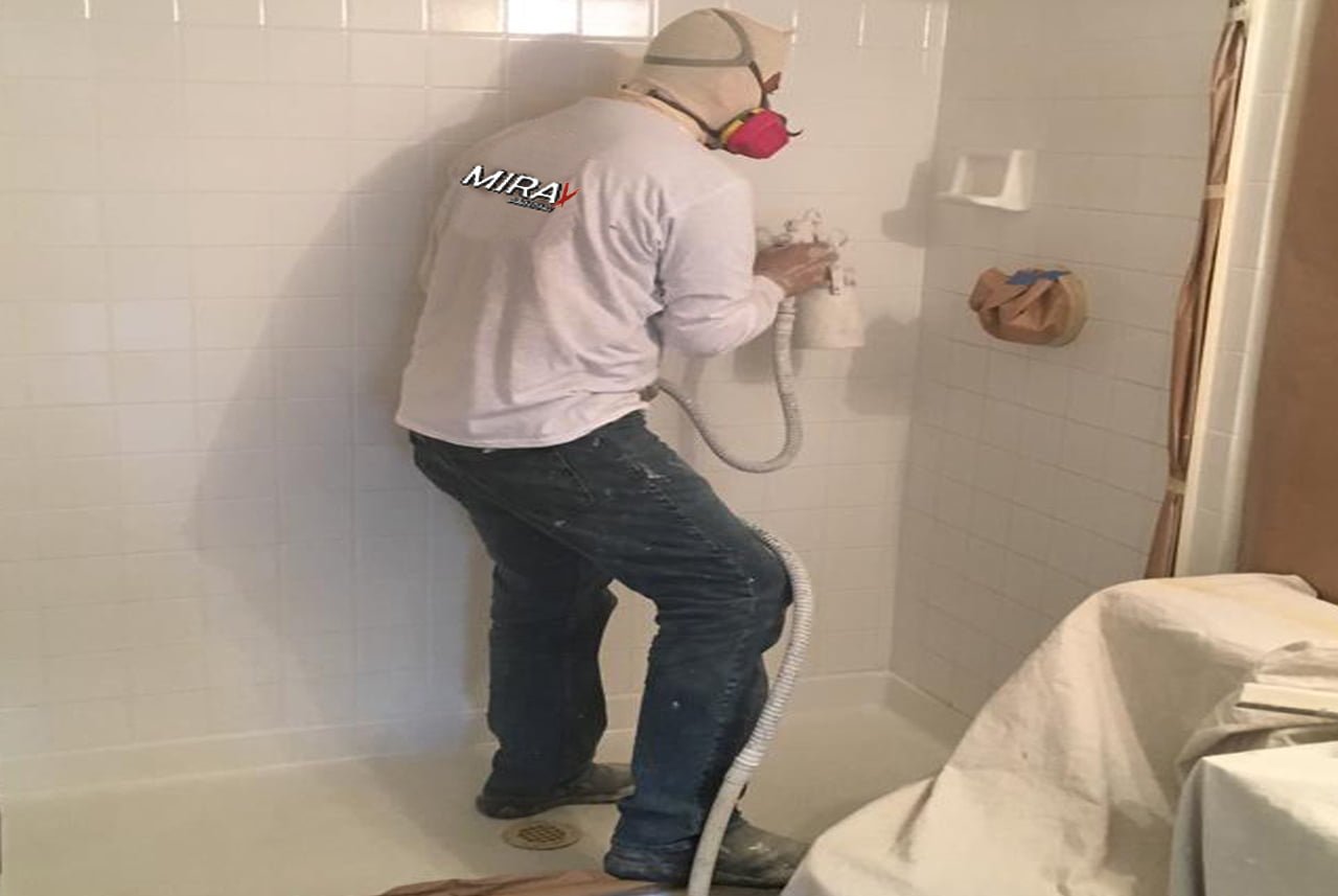 Bañera restaurada con pintura epóxica por MIRAX Painting en Vigo