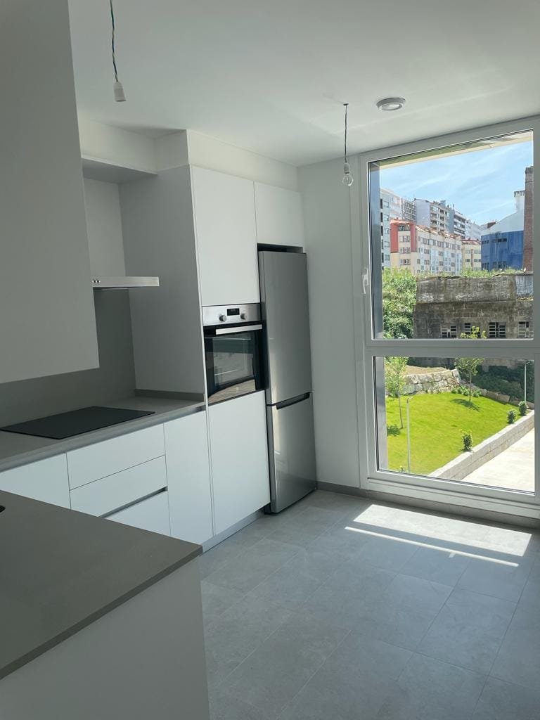 Cocina renovada con pintura por MIRAX Painting en Vigo